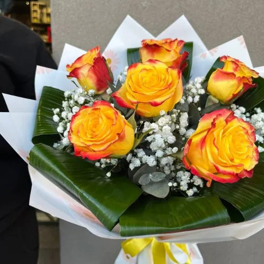 Ramo de 6 rosas amarillas bicolor importadas 
